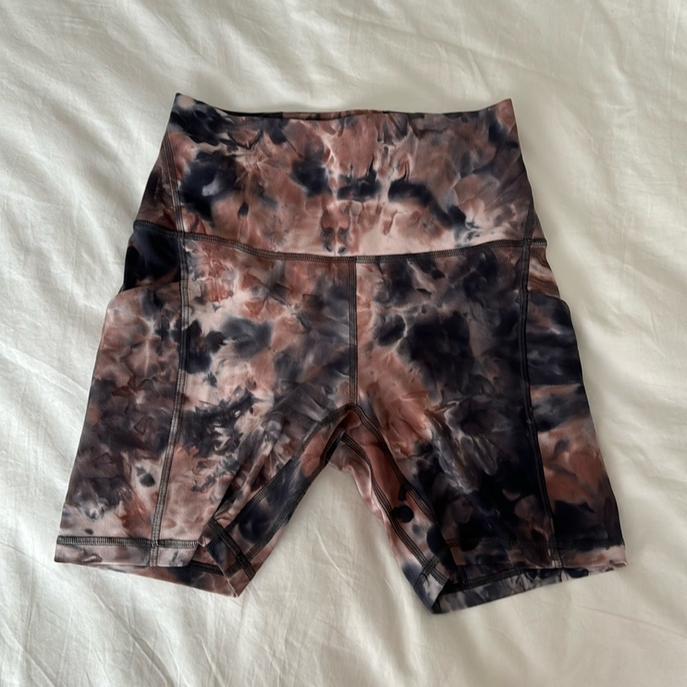 Lululemon shorts with pockets